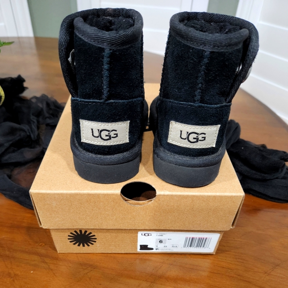 Toddler Size 6 Black UGGS